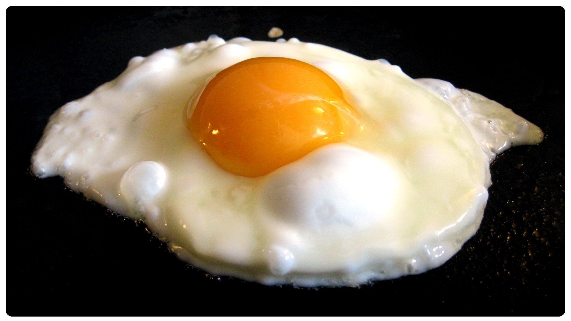 Cắt mí mắt kiêng trứng bao lâu là thắc mắc của nhiều người 